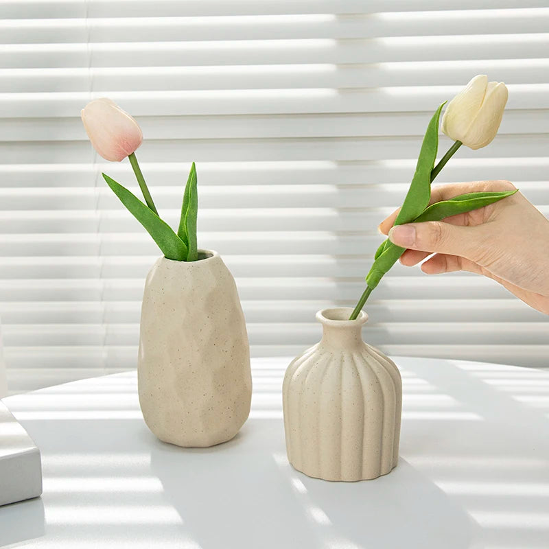 Retro Ceramic Vase – Aesthetic Table Decor